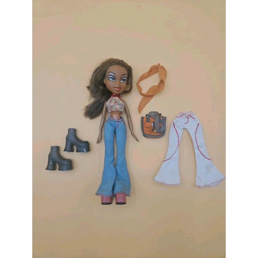 Bratz Second Edition Flaunt It! Sasha Doll Almost Complete Clothes Boots Fashion